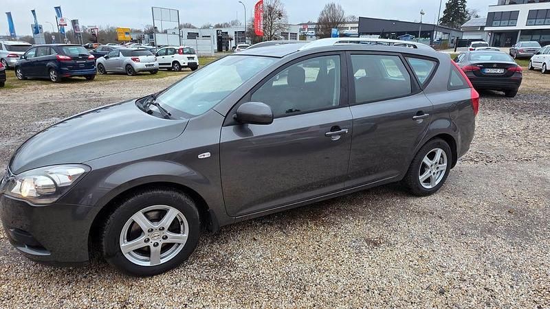 Gebraucht Kia Ceed 105 PS (77 kW) 2012 Grau Kleinwagen