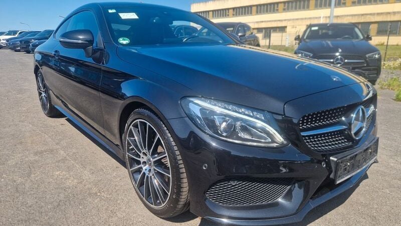 Obsidianschwarz metalliclack Gebraucht 2018 Mercedes C180 AMG Coupé | 26.499 € (Fairer Preis) - Bild 1/4