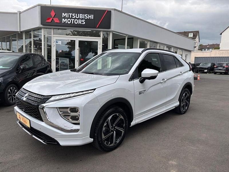 Weiß Gebraucht 2022 Mitsubishi Eclipse Cross Select SUV | 24.990 € (Fairer Preis) - Bild 1/4