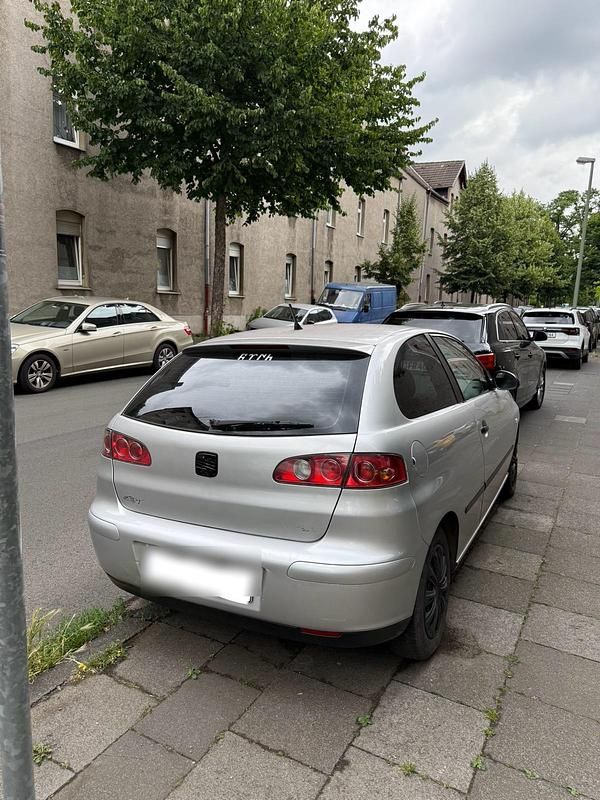 Silber Gebraucht 2004 Seat Ibiza Kleinwagen | 600 € (Guter Preis) - Bild 1/4