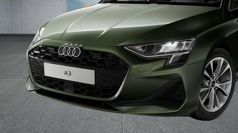 Grün Gebraucht 2025 Audi A3 Limousine | 32.699 € - Bild 1/4
