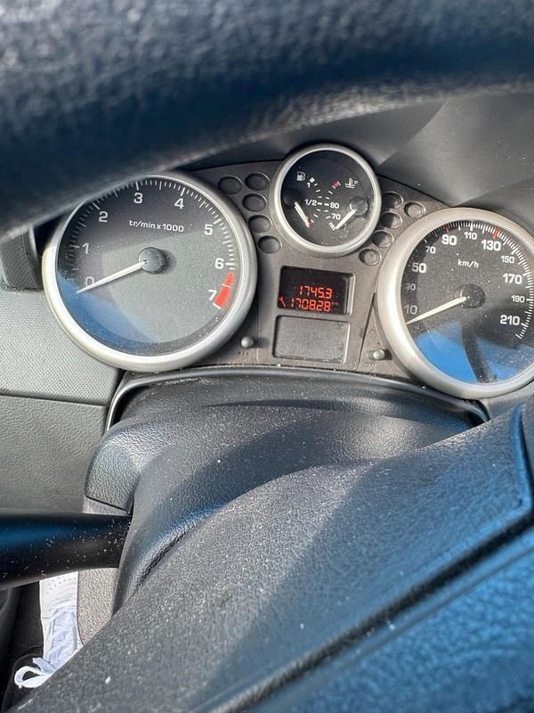 Rot Gebraucht 2008 Peugeot 207 Limousine | 1.300 € (Guter Preis) - Bild 1/4