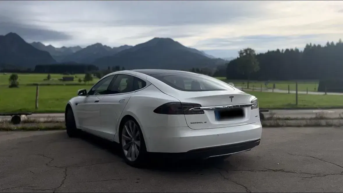 Gebraucht Tesla Model S 386 kW (525 PS) 2016 Weiß Kleinwagen