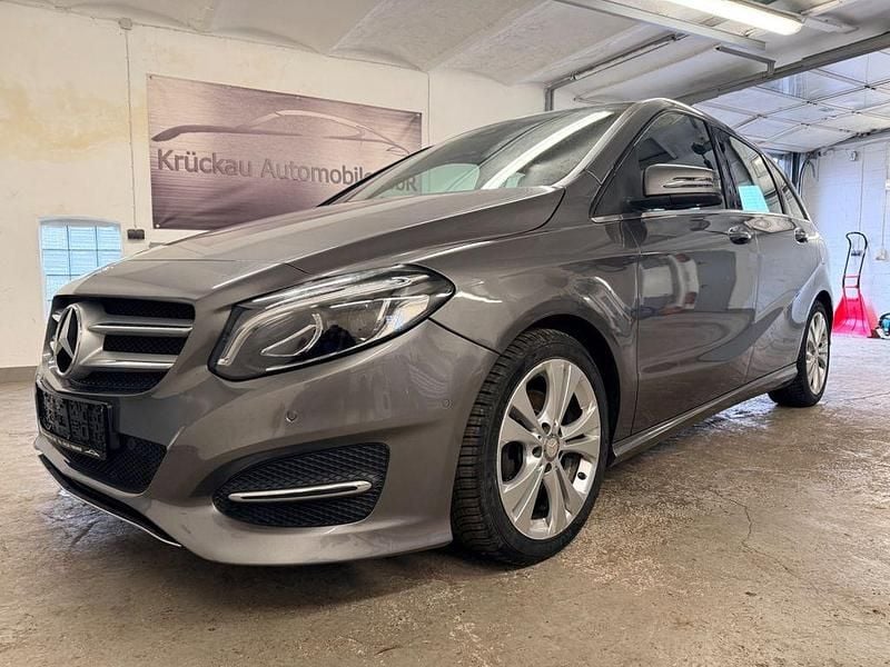 Gebraucht Mercedes B200 Urban 156 PS (114 kW) 2015 Grau Van / Kleinbus