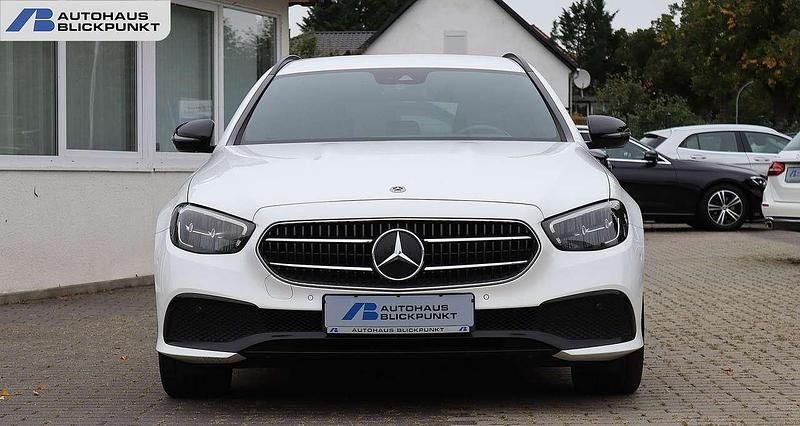Gebraucht Mercedes E220 Night 200 PS (147 kW) 2022 Weiß Limousine