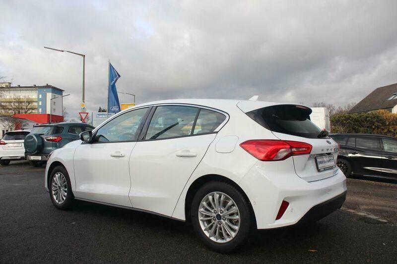 Gebraucht Ford Focus Titanium 125 PS (91 kW) 2019 Weiß Limousine