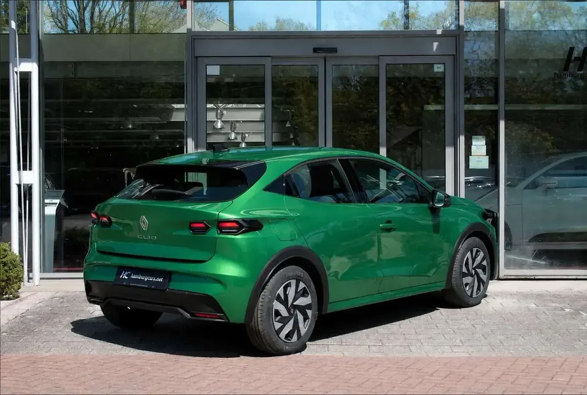Gebraucht Renault Clio V Evolution 114 PS (83 kW) 2026 Absolute green dqp Limousine