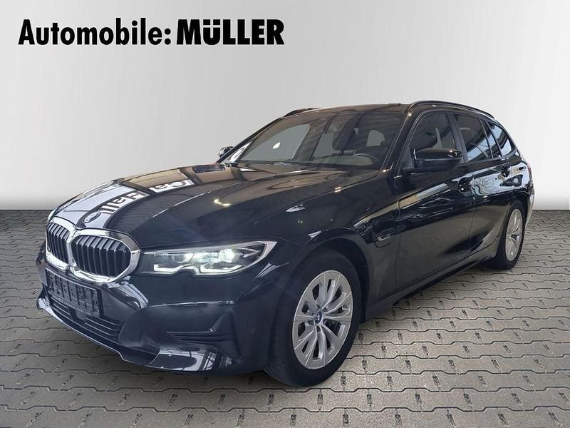 Gebraucht BMW 330e Advantage 184 PS (135 kW) 2022 Schwarz Kombi