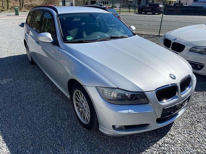 Gebraucht BMW 318 143 PS (105 kW) 2011 Titansilber metallic Kombi