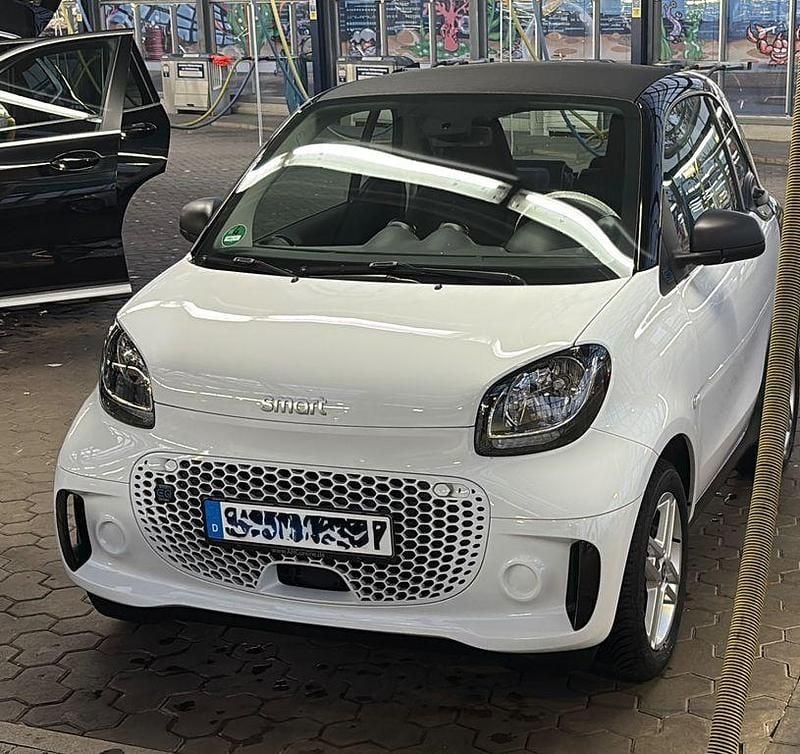 Weiß Gebraucht 2022 Smart ForTwo Electric Drive Coupé | 9.300 € (Guter Preis) - Bild 1/4