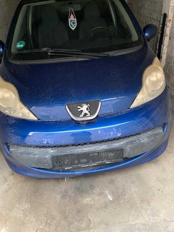 Blau Gebraucht 2008 Peugeot 107 Kleinwagen | 850 € (Superpreis) - Bild 1/4