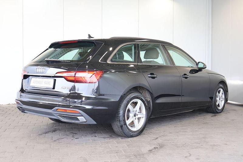 Gebraucht Audi A4 163 PS (119 kW) 2022 Schwarz Kombi