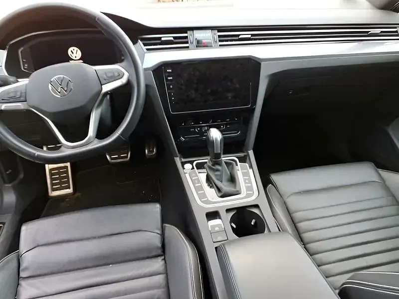Gebraucht VW Passat 200 PS (147 kW) 2023 Grau Kombi