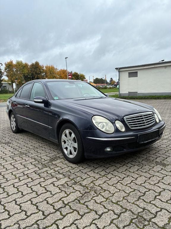 Blau Gebraucht 2005 Mercedes E220 Elegance Limousine | 1.690 € - Bild 1/4