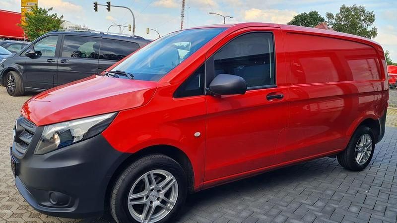 Gebraucht Mercedes Vito 114 PS (83 kW) 2019 Rot Van