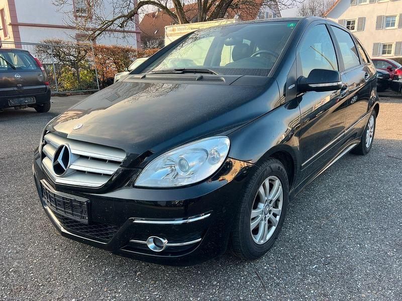 Schwarz Gebraucht 2010 Mercedes B180 Van / Kleinbus | 3.800 € (Fairer Preis) - Bild 1/4