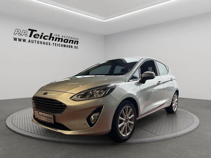 Silber Gebraucht 2019 Ford Fiesta Titanium Limousine | 13.900 € (Fairer Preis) - Bild 1/4