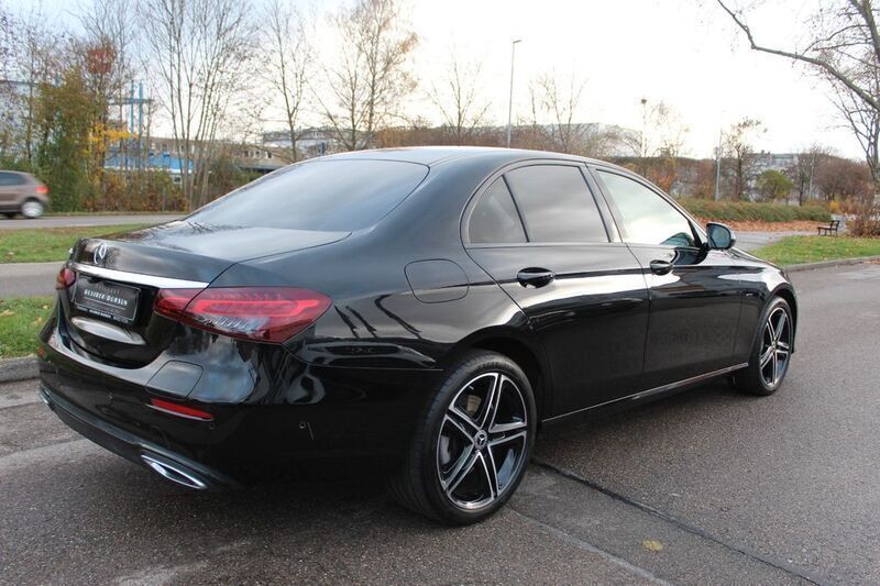 Gebraucht Mercedes E300 Avantgarde 320 PS (235 kW) 2021 Rot Limousine