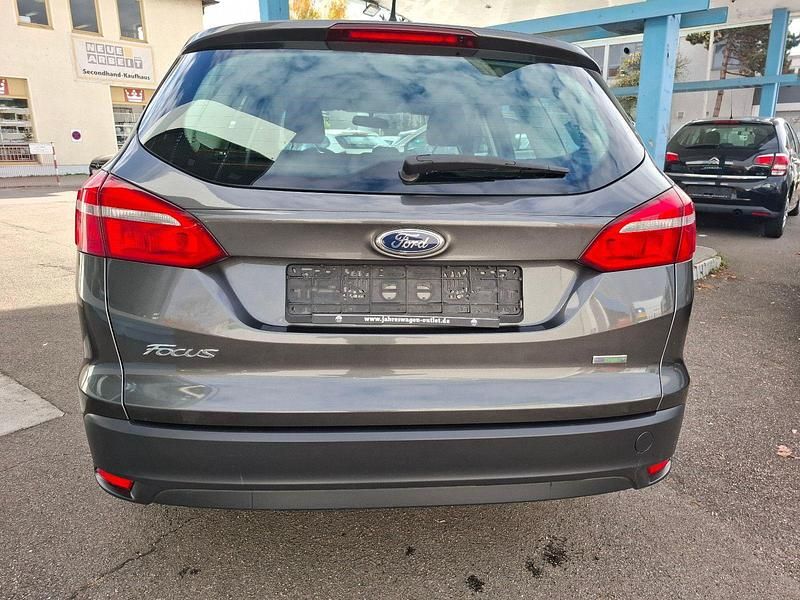 Gebraucht Ford Focus Ambiente 101 PS (74 kW) 2015 Grau Kombi