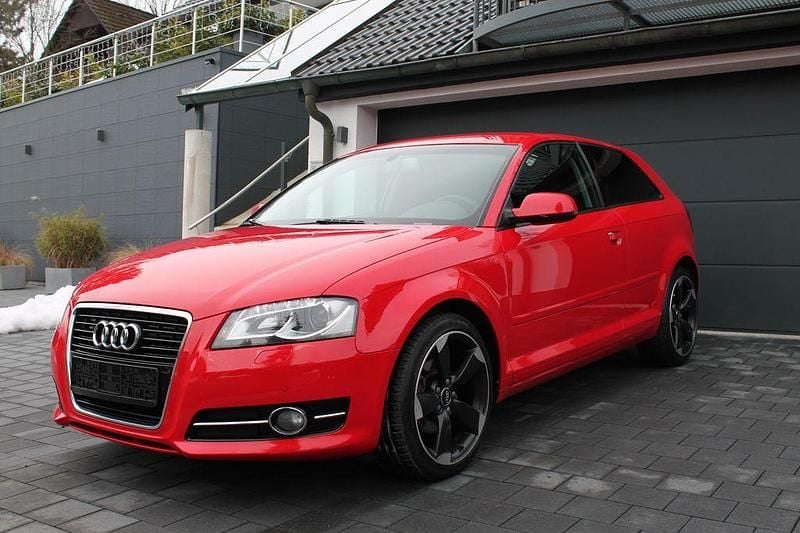 Gebraucht Audi A3 Ambiente 160 PS (117 kW) 2011 Rot Kleinwagen