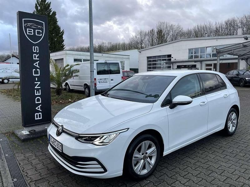 Weiß Gebraucht 2020 VW Golf VIII Life Limousine | 25.490 € (Teuer) - Bild 1/4