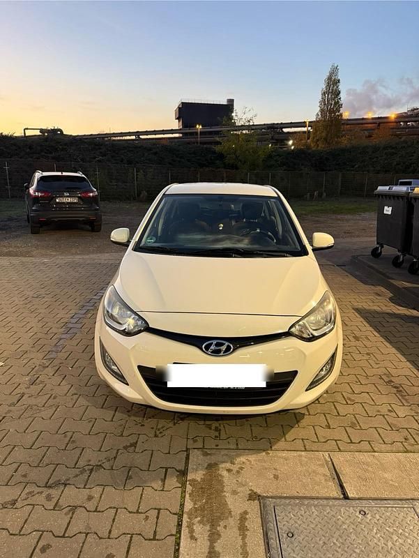 Beige Gebraucht 2014 Hyundai i20 Kleinwagen | 3.400 € - Bild 1/4