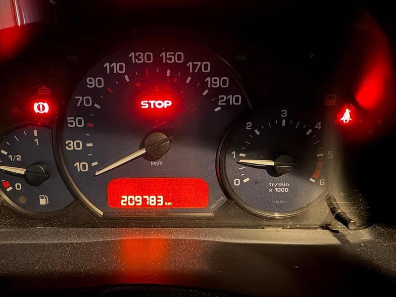 Gebraucht Peugeot 1007 Filou 68 PS (50 kW) 2006 Silber Van / Kleinbus