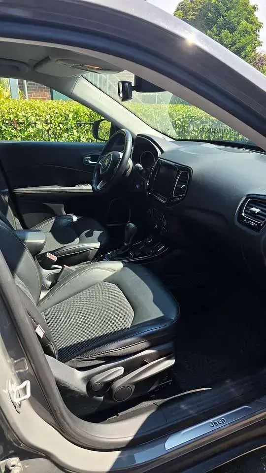 Gebraucht Jeep Compass Limited 170 PS (125 kW) 2019 Grau SUV