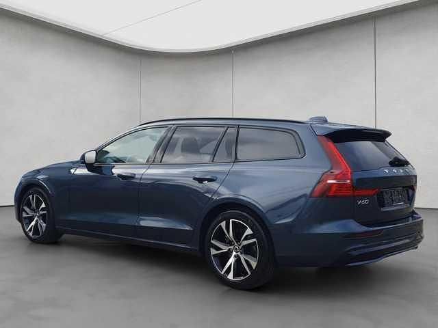 Gebraucht Volvo V60 145 PS (106 kW) 2025 Kombi