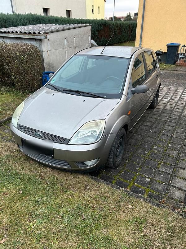 Gold Gebraucht 2004 Ford Fiesta Kleinwagen | 1.000 € (Superpreis) - Bild 1/4