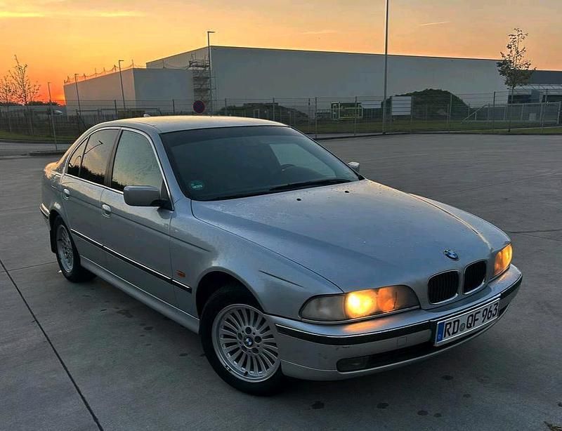 Grau Gebraucht 2000 BMW 523 Limousine | 2.600 € (Fairer Preis) - Bild 1/4