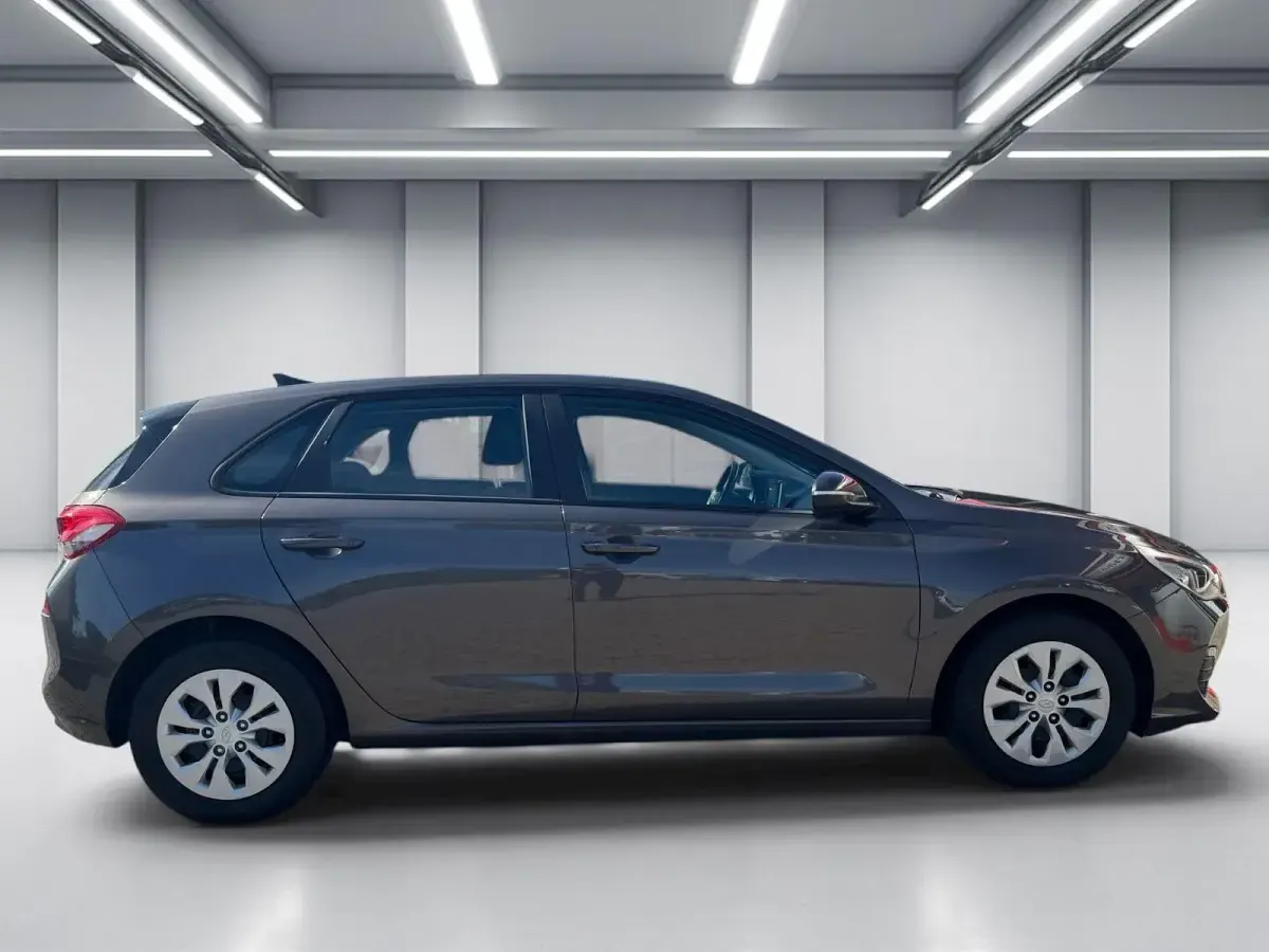 Gebraucht Hyundai i30 Select 120 PS (88 kW) 2019 Grau Kombi