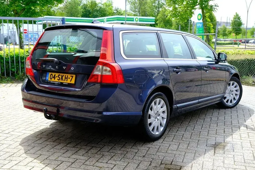 Używany Volvo V70 179 KM (131 kW) 2011 Niebieski Kombi