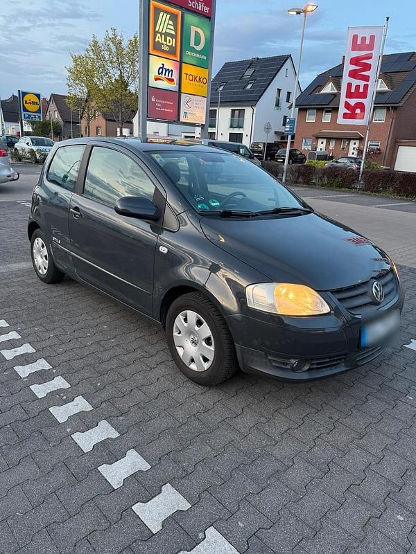 Gebraucht VW Fox Style 54 PS (39 kW) 2010 Grau Kleinwagen