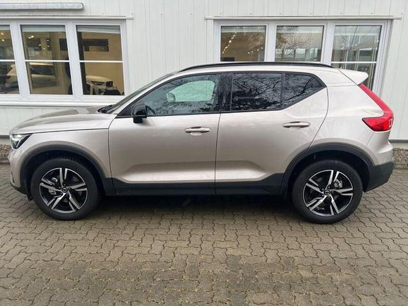 Gebraucht Volvo XC40 Plus 163 PS (119 kW) 2023 Bright dusk metallic (metallic) SUV