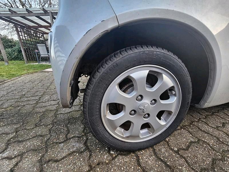 Second-hand Mitsubishi Colt 75 CP (55 kW) 2007 Argintiu Hatchback