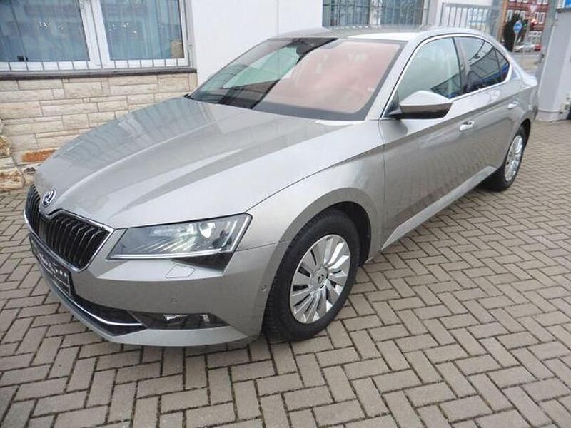 Cappuccinobeige metallic Gebraucht 2016 Skoda Superb Style Limousine | 17.950 € (Fairer Preis) - Bild 1/4