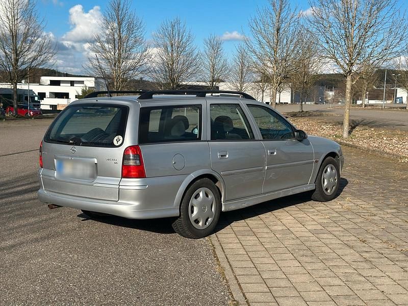 Gebraucht Opel Vectra Comfort 125 PS (91 kW) 2001 Silber Kombi
