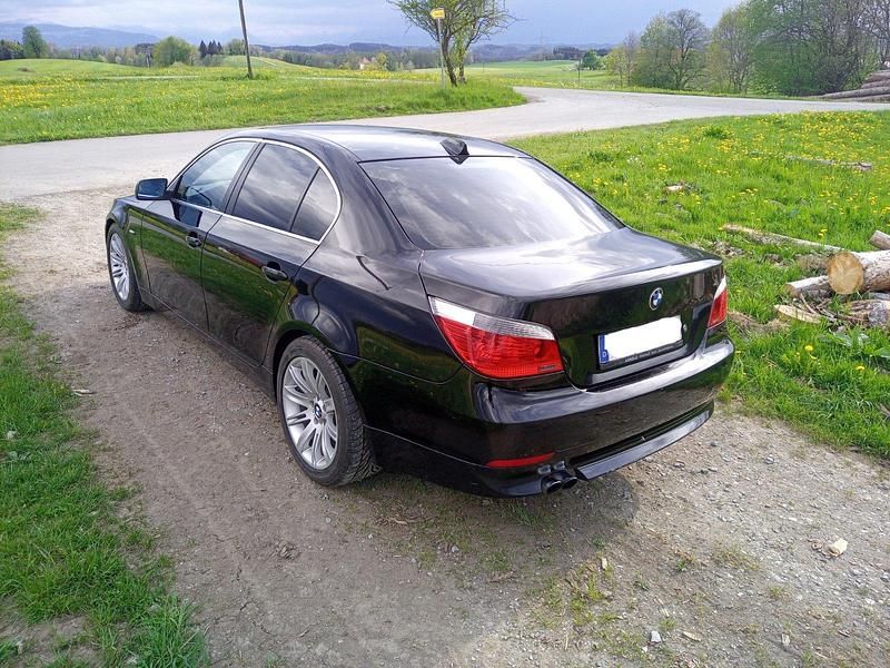Gebraucht BMW 520 Basis 170 PS (125 kW) 2004 Schwarz Limousine