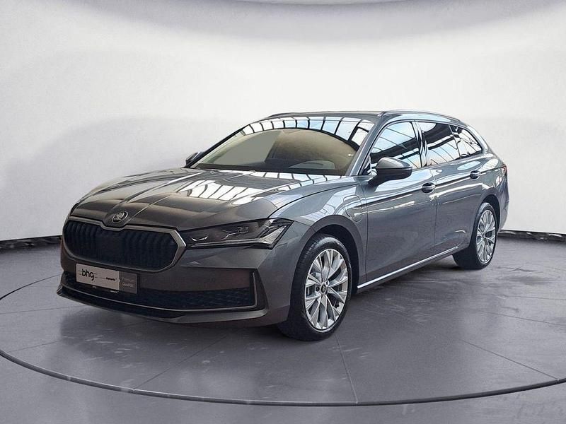Grau Neu 2025 Skoda Superb Selection Kombi | 61.990 € - Bild 1/4