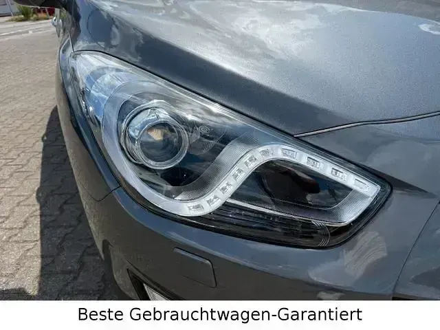 Gebraucht Hyundai i40 Edition 135 PS (99 kW) 2015 Silber Limousine