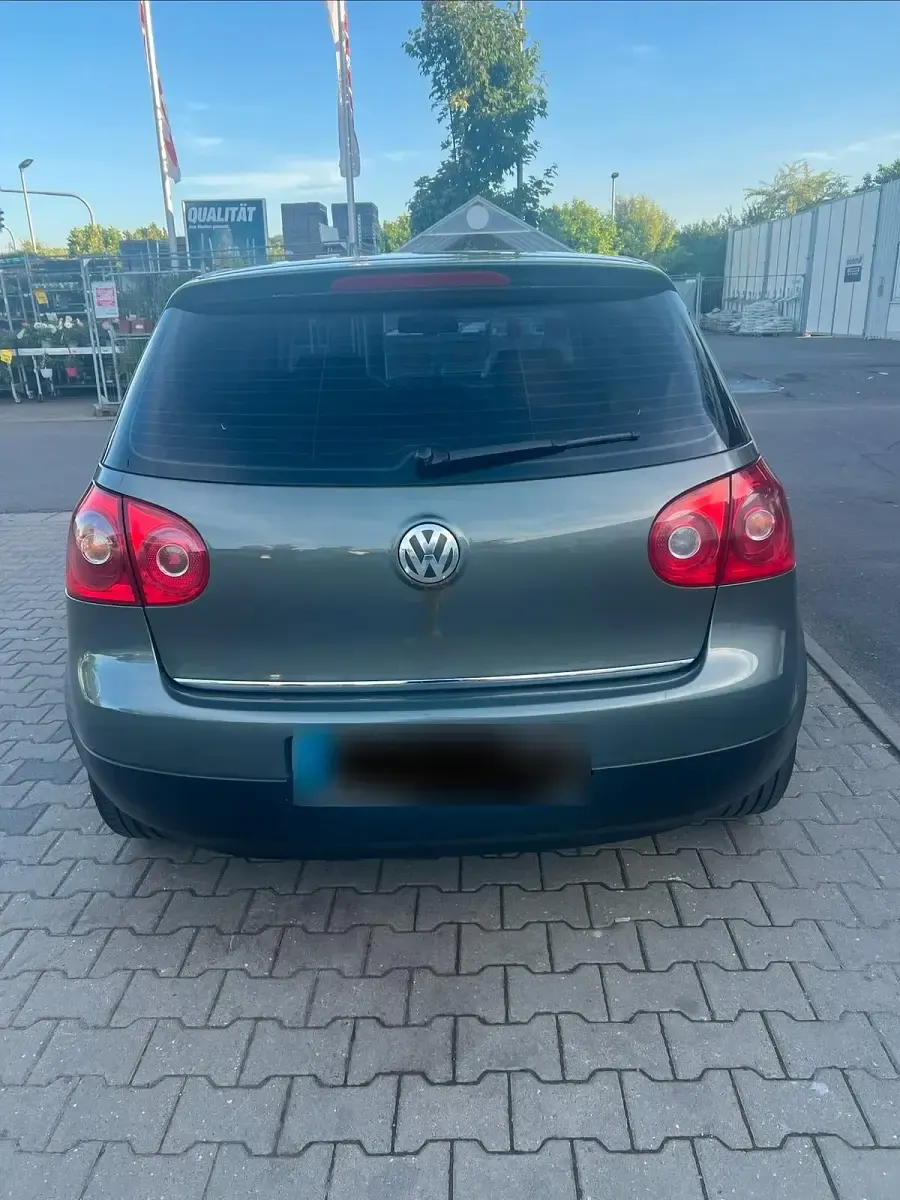 Gebraucht VW Golf V 102 PS (75 kW) 2005 Grau Kleinwagen