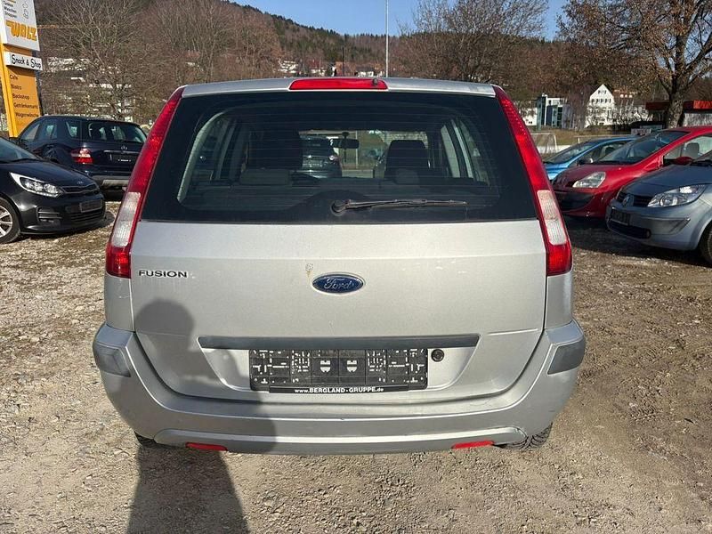 Gebraucht Ford Fusion Ambiente 80 PS (58 kW) 2011 Silber Kleinwagen