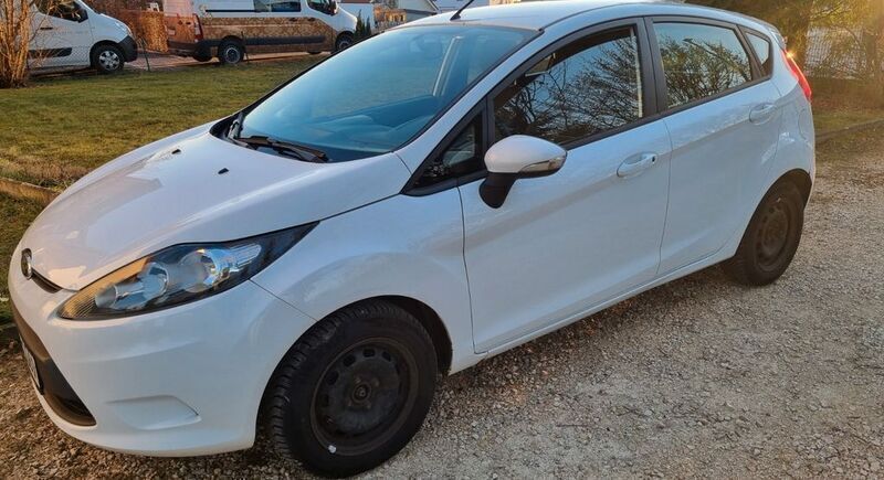 Weiß Gebraucht 2011 Ford Fiesta Kleinwagen | 3.000 € (Teuer) - Bild 1/4