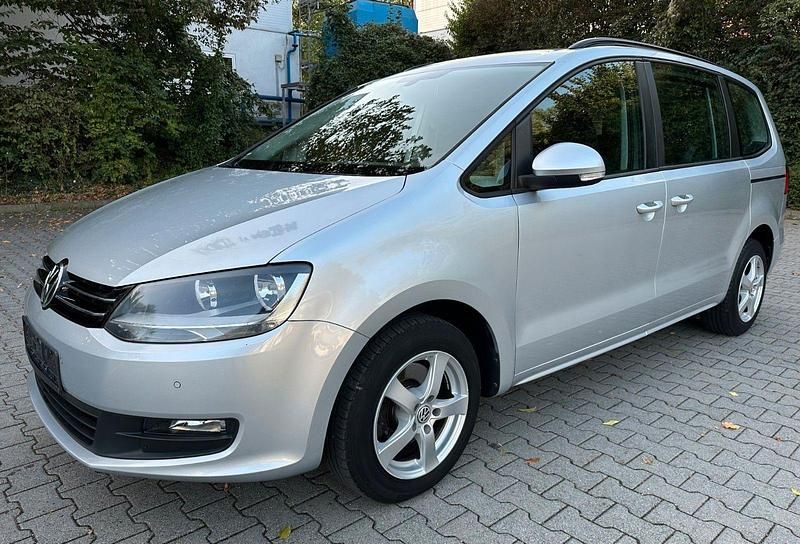 Second-hand VW Sharan 150 CP (110 kW) 2010 Argintiu Monovolum