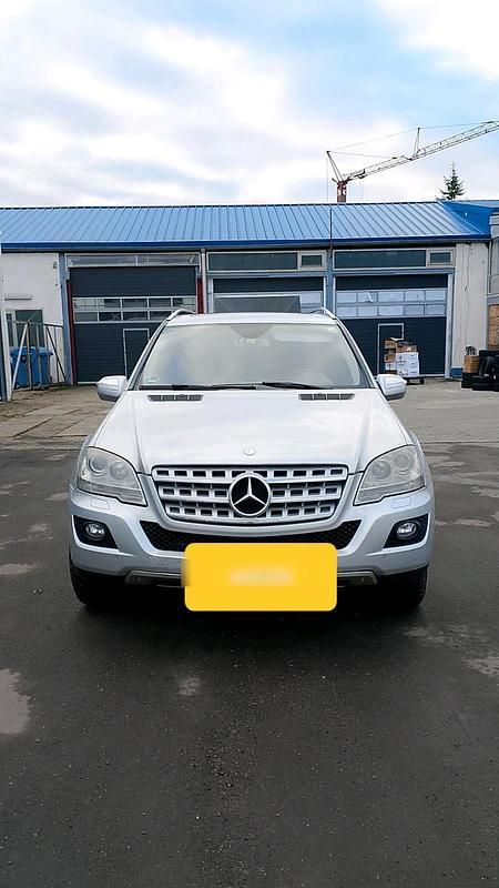 Gebraucht Mercedes ML320 224 PS (164 kW) 2008 Silber SUV