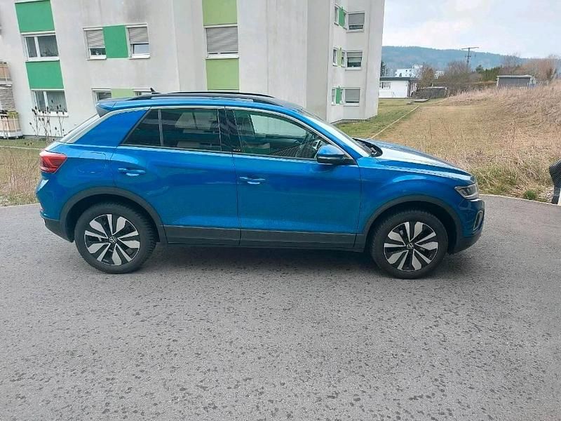 Second-hand VW T-Roc 150 CP (110 kW) 2024 Albastru SUV