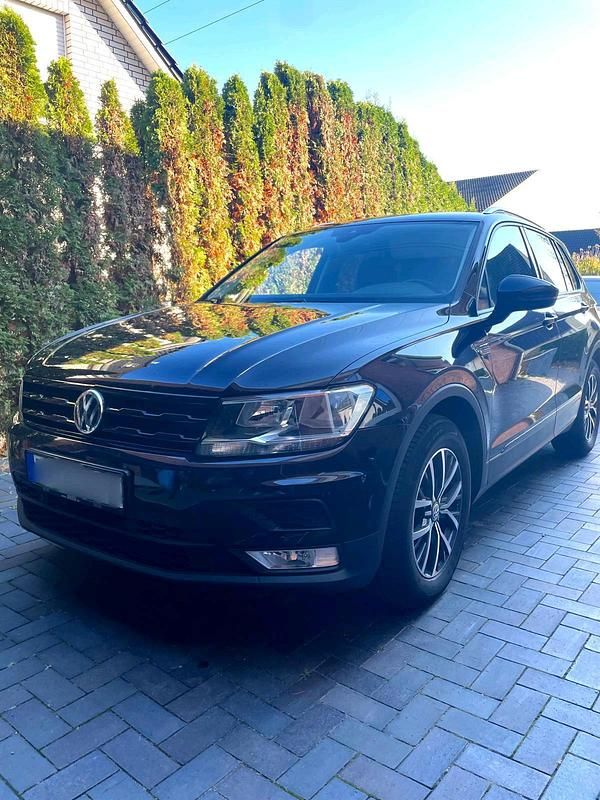 Schwarz Gebraucht 2016 VW Tiguan SUV | 17.990 € (Fairer Preis) - Bild 1/4