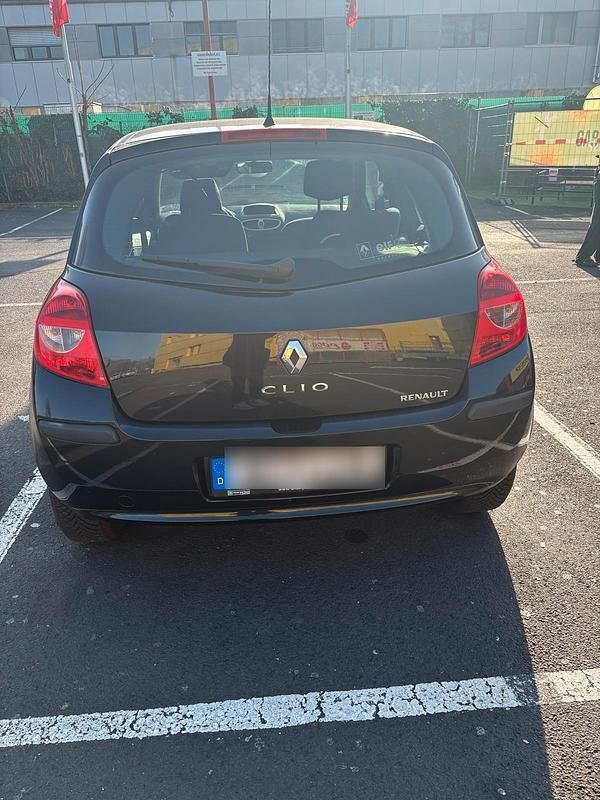Gebraucht Renault Clio II 65 PS (47 kW) 2005 Schwarz Kleinwagen