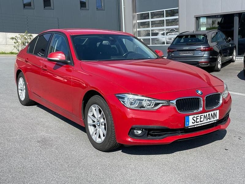 Gebraucht BMW 318 Advantage 136 PS (100 kW) 2018 Rot Limousine
